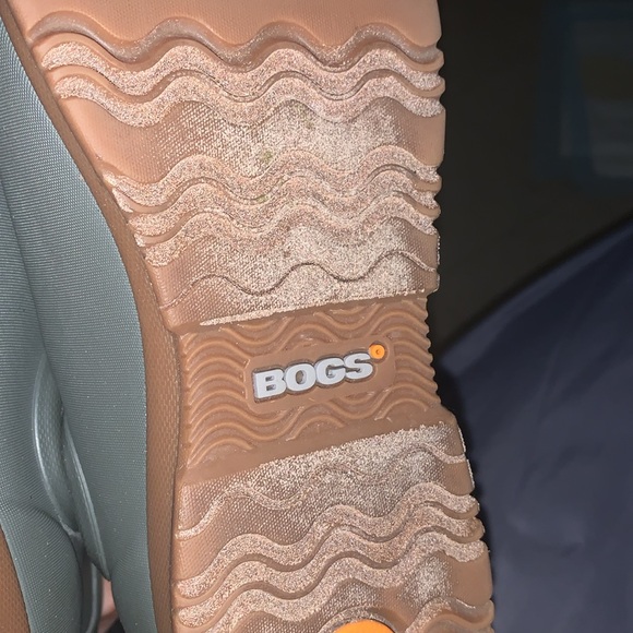 Bogs waterproof shoes like new. Just need wiped off - Picture 6 of 6